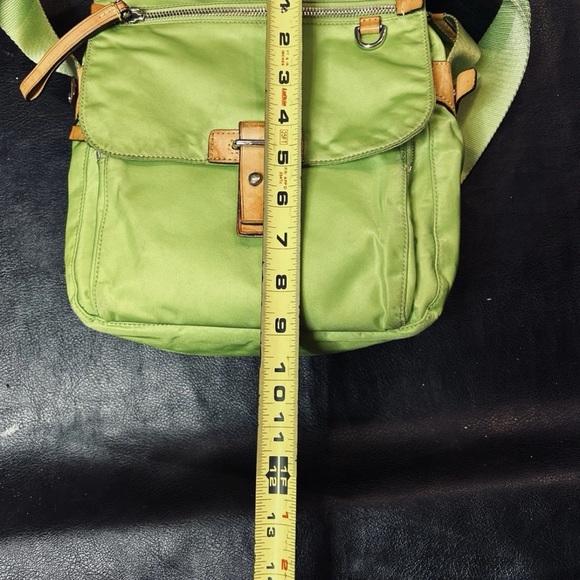 Tumi Crossbody Bag Purse Green Nylon Wide Adjustable Strap Pockets Leather Trim - Picture 10 of 12